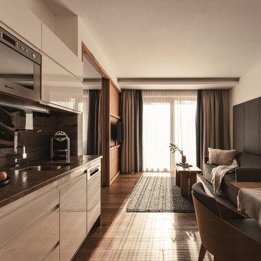 Küche uns Essbereich im Appartement im Sunnsait | © Karin Pasterer